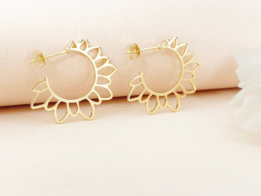 Boho-Chic Schmuck: offene Creolen mit Sonnenstrahlen für moderne junge Frauen von Alicia's Diary