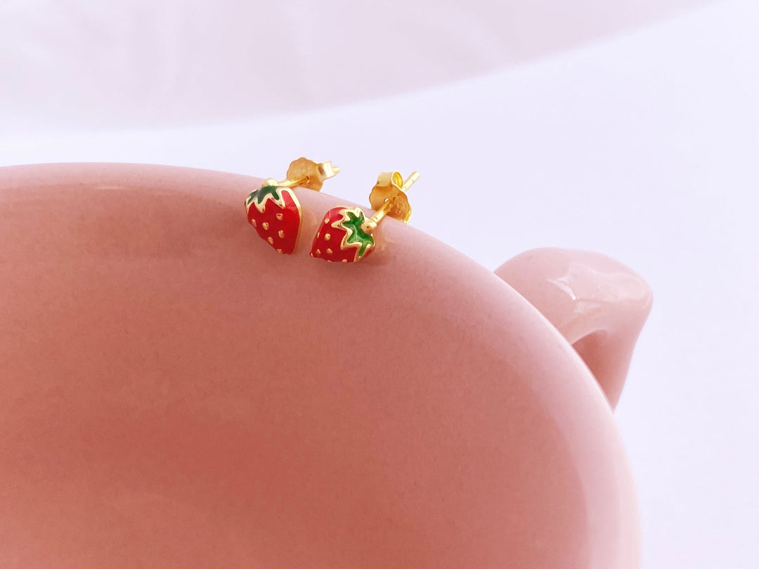 Hypoallergener Kinderschmuck, Erdbeer Ohrringe aus vergoldetem Silber von Alicia's Diary