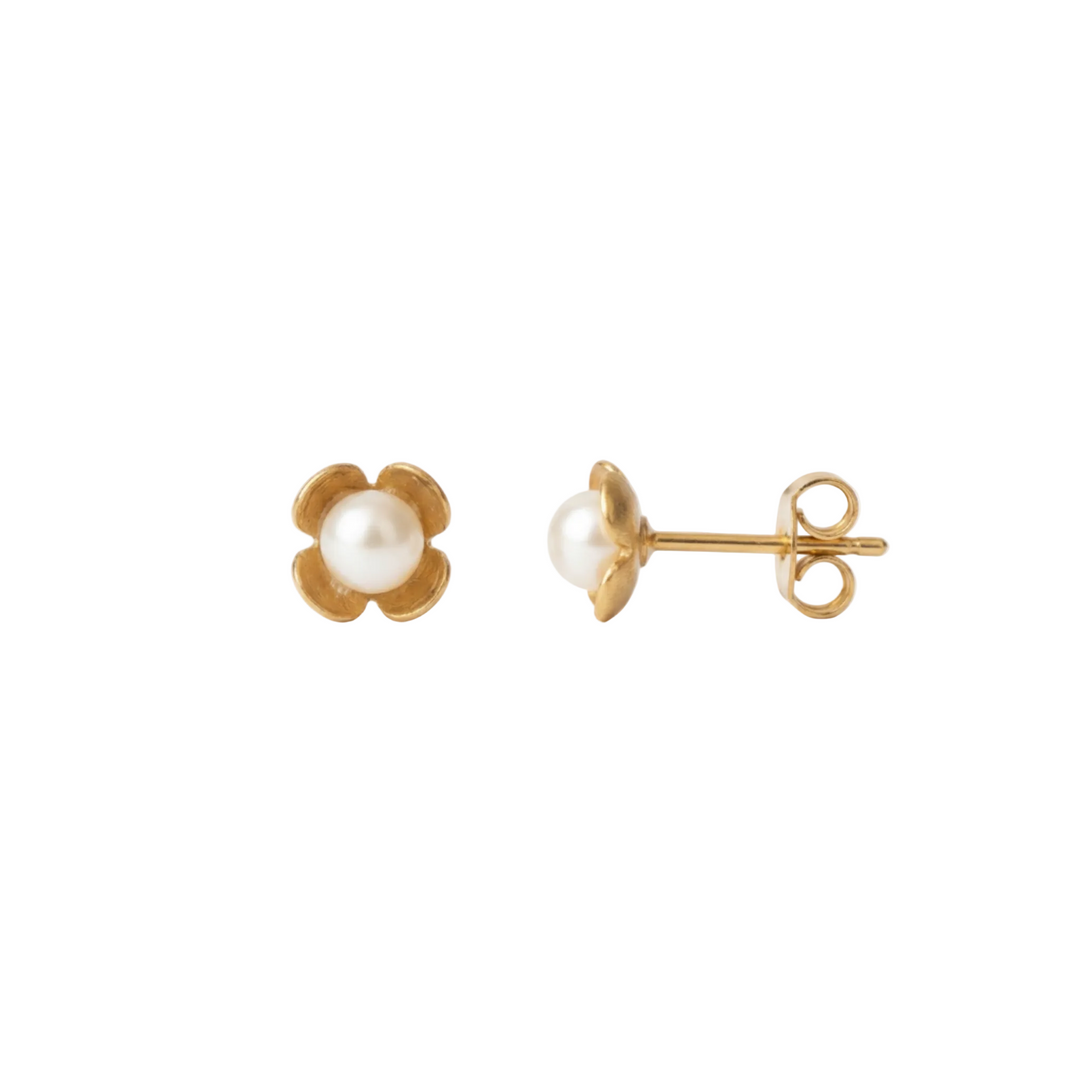 Kleine goldene Ohrstecker in Blumen Form mit Süßwasser Perlen aus 925 Sterlingsilber, schöner Schmuck für junge Frauen online bestellen