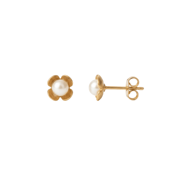 Kleine goldene Ohrstecker in Blumen Form mit Süßwasser Perlen aus 925 Sterlingsilber, schöner Schmuck für junge Frauen online bestellen