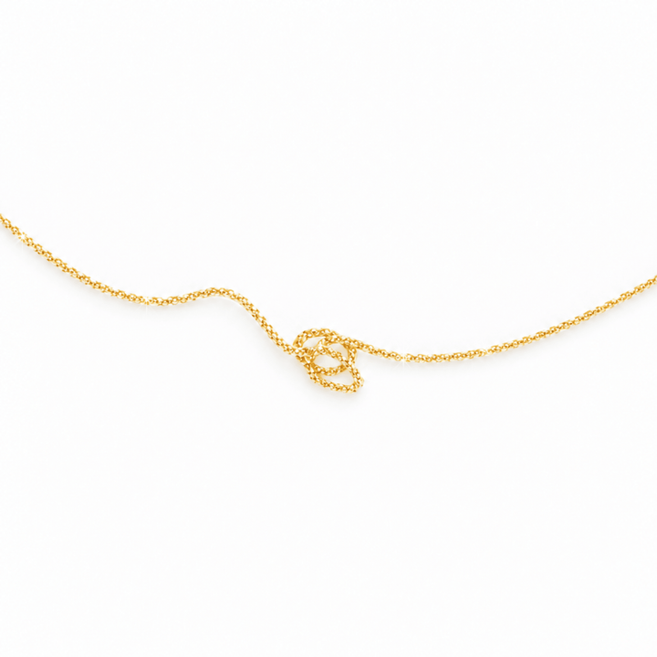 Feine Schlangenkette mit glitzernden Gliedern, glitzerndes Collier aus Gold, kurze vergoldete Basic Halskette