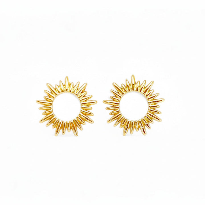 Minimalist golden sunburst stud earrings made of skin-friendly 925 sterling silver by Alicia&