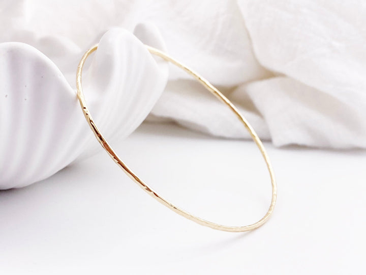 Minimalistischer strukturierter Armreif vergoldet von Alicia's Diary