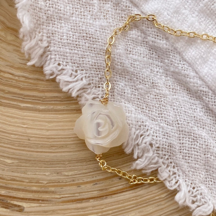 Dezentes Armband mit kleiner Rose aus Perlmutt, Brautschmuck, Braut-Armband-Schmuck-Set Hochzeit