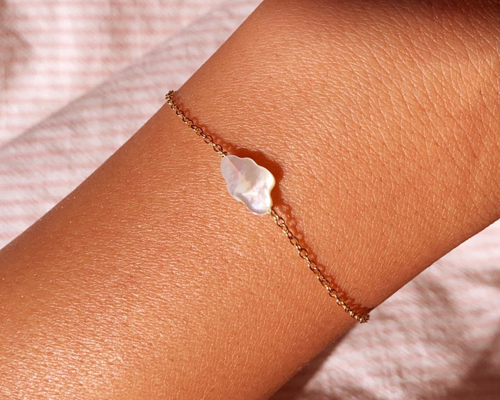 Live-Check: So schimmert echtes Perlmutt im Sonnenlicht, modernes und cooles Armband, wasserfester Schmuck von Alicia's Diary