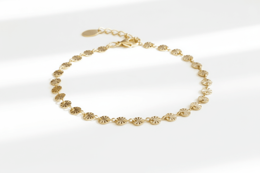 Goldenes wasserfestes Edelstahl Armband mit kleinen Sonnen, Sonnenschmuck für Pool, Schwimmbad, Meer
