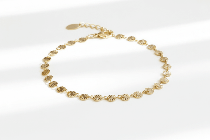 Goldenes wasserfestes Edelstahl Armband mit kleinen Sonnen, Sonnenschmuck für Pool, Schwimmbad, Meer