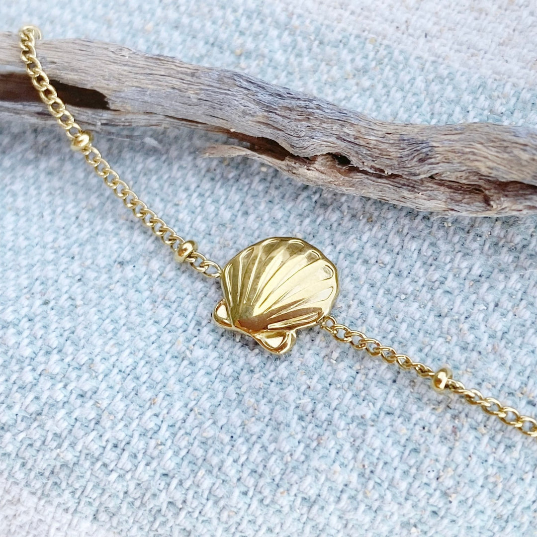 Zartes goldenes Armband mit Muschel Perle, Jakobsmuschel Anhänger Charm aus hautverträglichem wasserdichtem Stahl