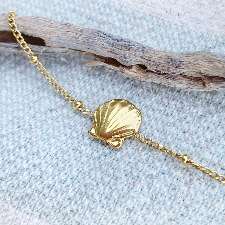Zartes goldenes Armband mit Muschel Perle, Jakobsmuschel Anhänger Charm aus hautverträglichem wasserdichtem Stahl
