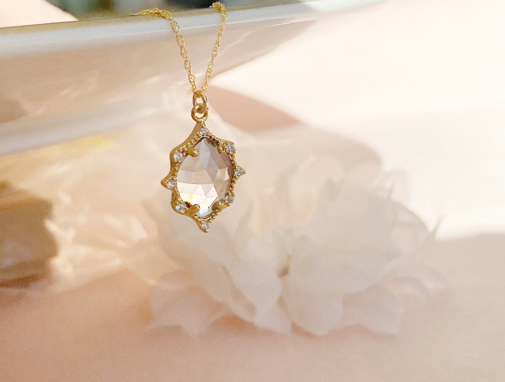 Filigrane Goldfill Halskette mit grauem Kristall-Anhänger, romantischer Schmuck für junge Frauen und Teenager Mädchen, Schmuck Online Shop