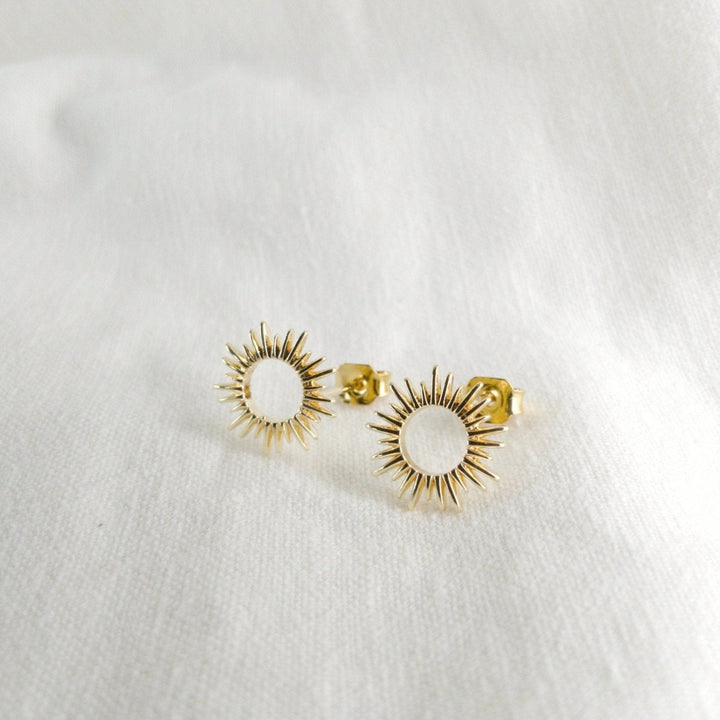 Sweet folded silver earrings with sunbursts from Alicia&