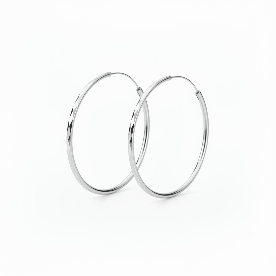 Große silberne Creolen mit Struktur, Ohrringe hängend, big hoops, Schmuck online bestellen
