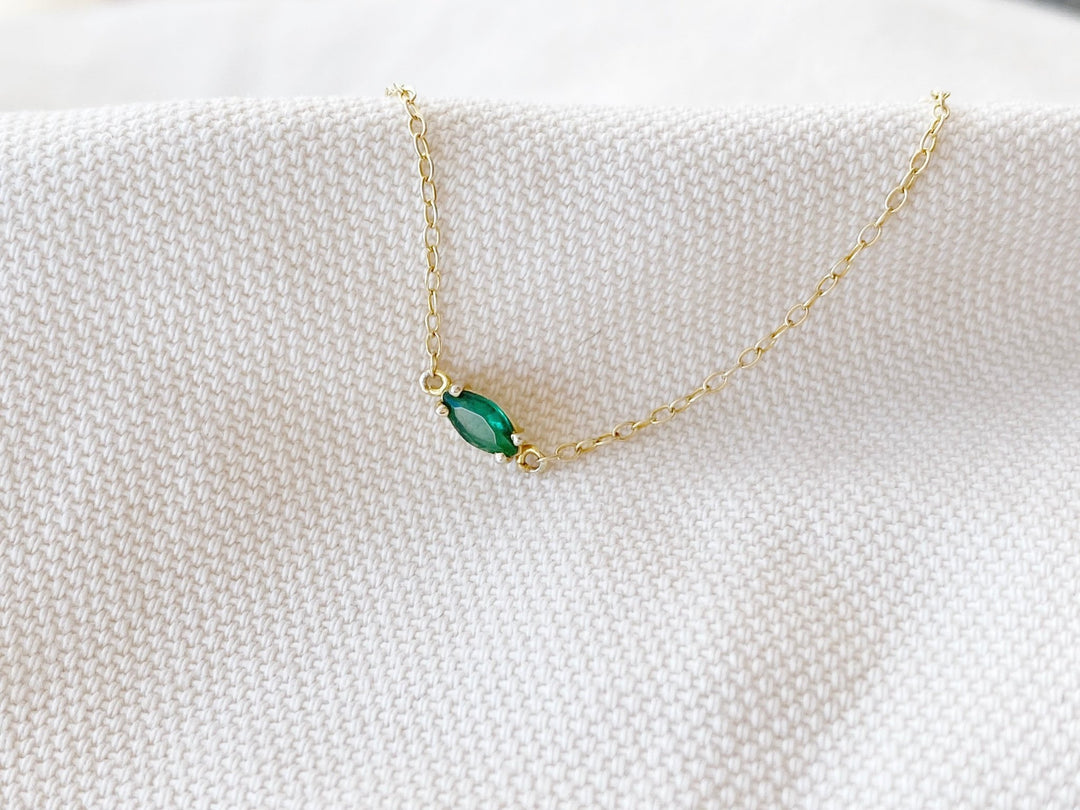 Feines, leichtes Armband gold mit grüne Stein von der angesagten Schmuckmarke Alicia's Diary