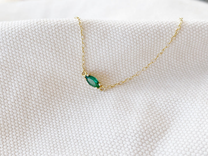 Feines, leichtes Armband gold mit grüne Stein von der angesagten Schmuckmarke Alicia's Diary