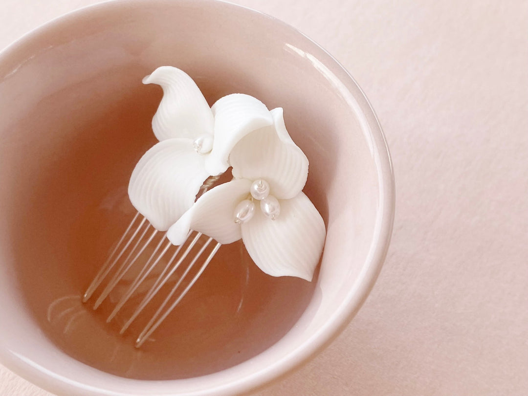 Blumen Haarschmuck für Hochzeiten, Trauung im Standesamt und Kirche von Alicia's Diary