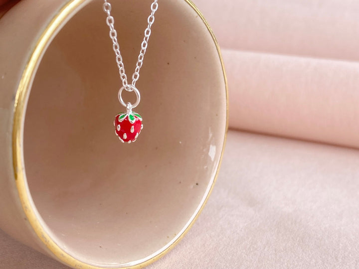 Schmuck-Geschenk: echtsilberne Halskette mit Erdbeere für junge Frauen, Kinder, Teenager von Alicia's Diary