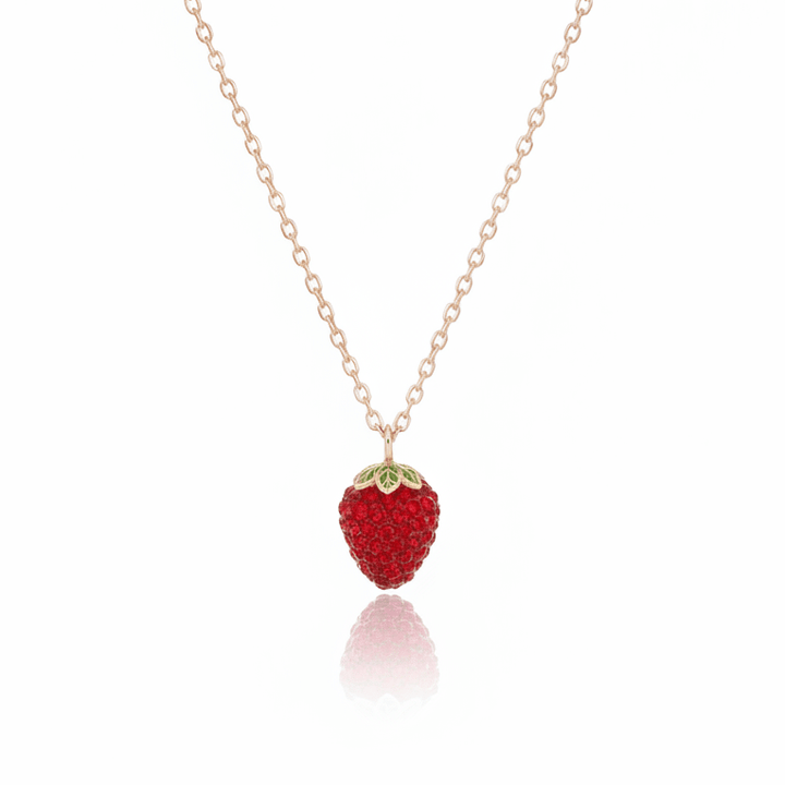 Zarte roségoldene Halskette mit Erdbeer Charm Anhänger, Erdbeerschmuck aus 925 Silber vergoldet, Schmuck von Alicia&