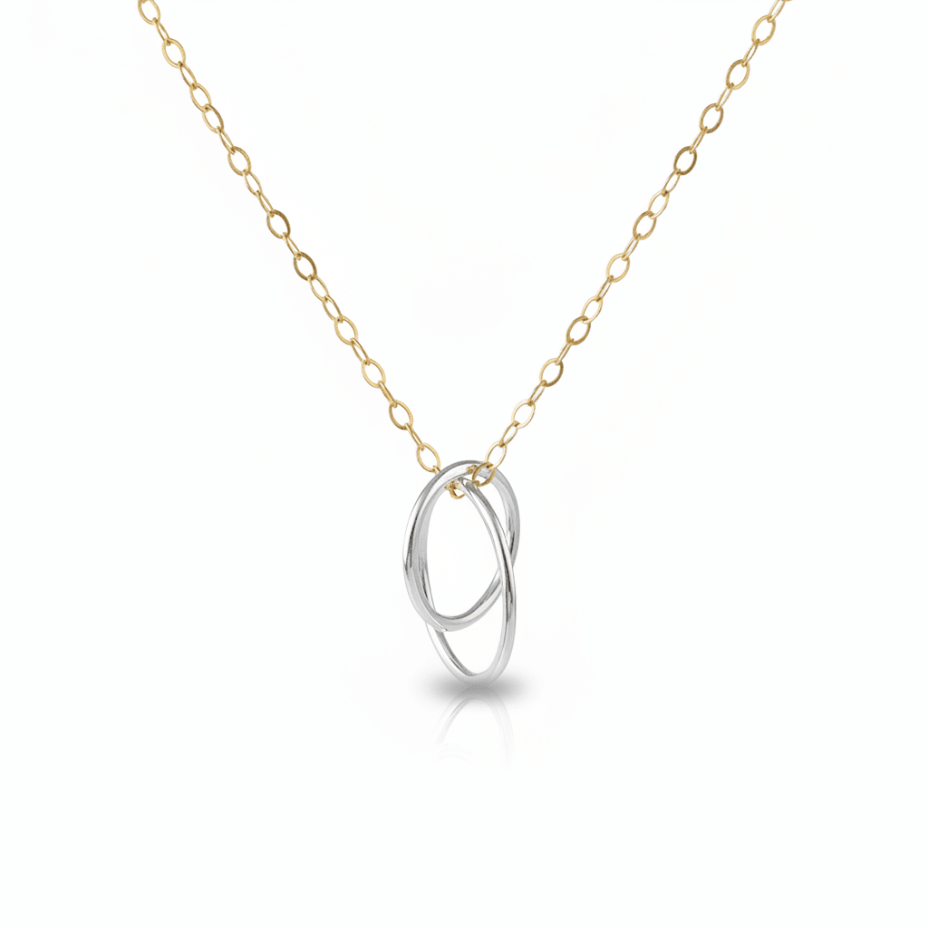 Bicolor Halskette mit Goldfill Kette und gehämmerten silbernen Ringen als Anhänger, Schmuck von Alicia&