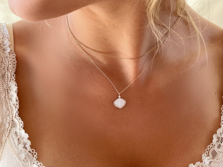 Muschel Medaillon Halskette, Schmuck für Allergiker, Strandschmuck rosegold, wasserfest, Allergikerschmuck von Alicia's Diary