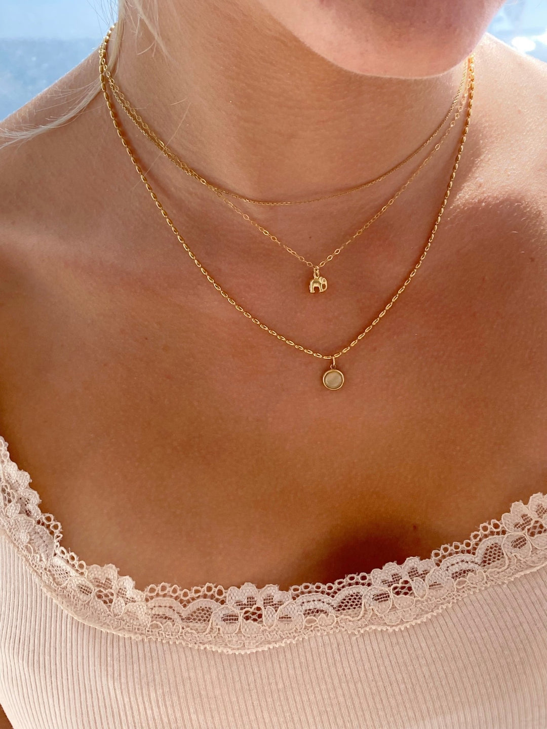 Halsketten im Layering gold, Kette mit Elefanten Anhänger und Reiskorn Kette mit Achat Anhänger von Alicia's Diary
