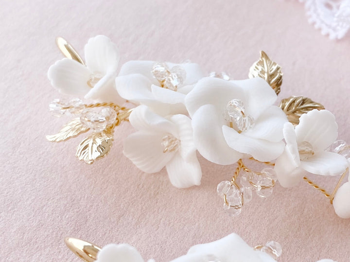 Lange hängende Braut Ohrringe für ein romantisches, elegantes Braut-Outfit von Alicia's Diary