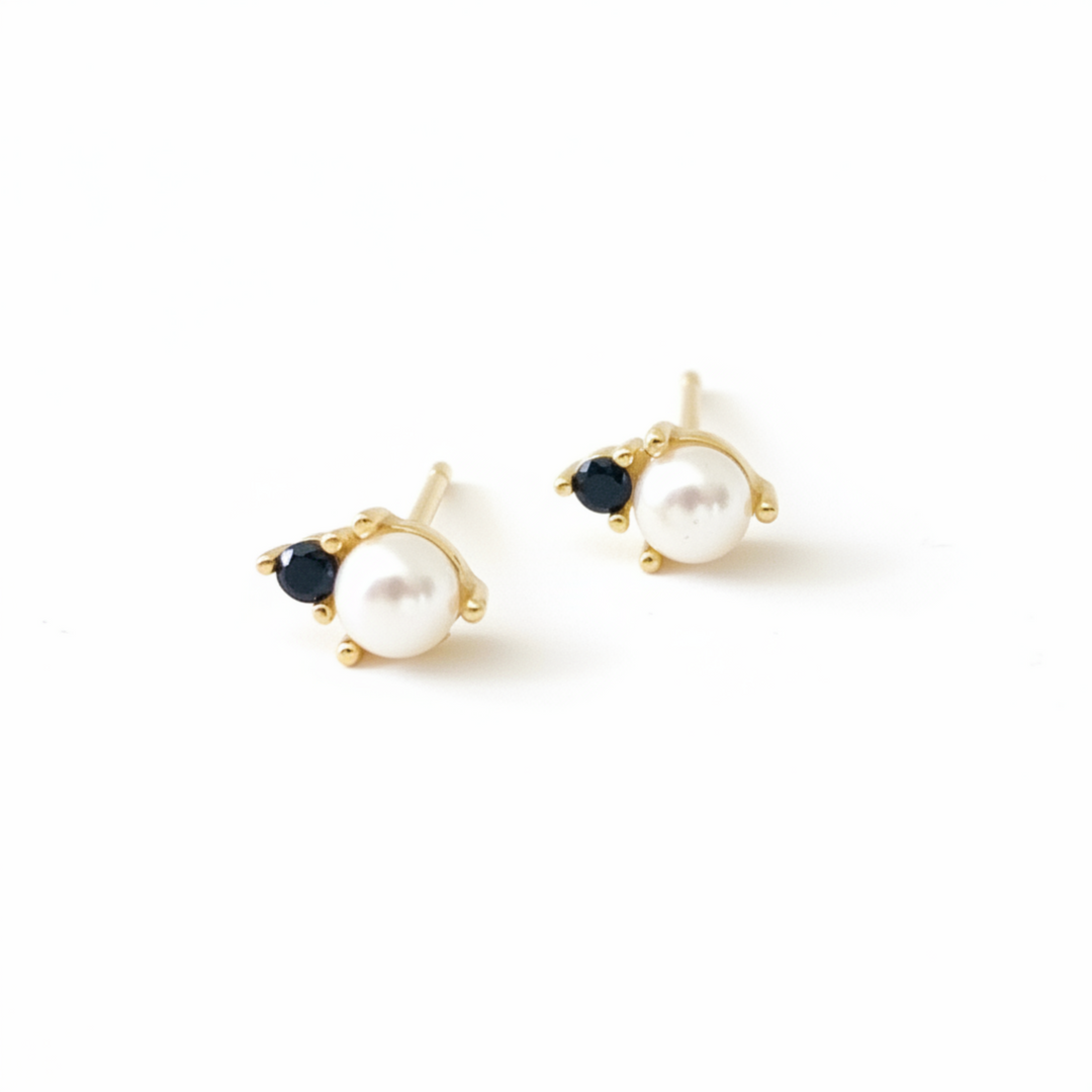 Boho Ohrstecker mit kleiner Süßwasser Perle, Beach Girl Style, hautfreundliche Ohrringe für den Sommer, wasserfester Schmuck