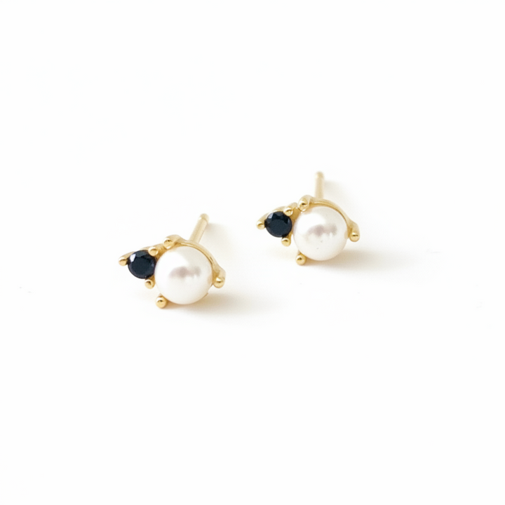 Boho Ohrstecker mit kleiner Süßwasser Perle, Beach Girl Style, hautfreundliche Ohrringe für den Sommer, wasserfester Schmuck
