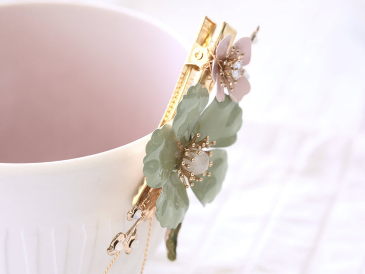 Handgemachter Brautschmuck Haare Brautfrisur, Haaraccessoires von Alicia&