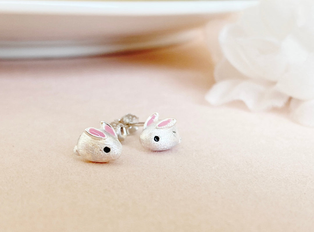 Hasen Ohrstecker für Kinder aus 925 Sterlingsilber mit gebürsteter Oberfläche - ALICIA'S DIARY