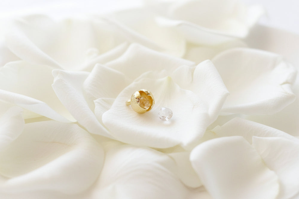 Goldene Kette mit Bergkristall Anhänger, besonderer Schmuck für Frauen von Alicia's Diary