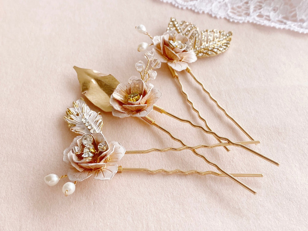 Blumen Haarpins, Haarschmuck für Braut, Hochzeit, Trauung in Standesamt, Kirche, leichte Haaraccessoires von Alicia's Diary