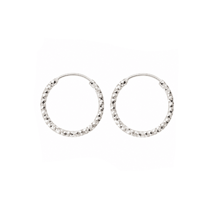 Echtsilber Ohrringe Damen, silberne Creolen aus 925 Sterlingsilver mit Diamond Cut für den perfekten Silber Ear Stack, zart