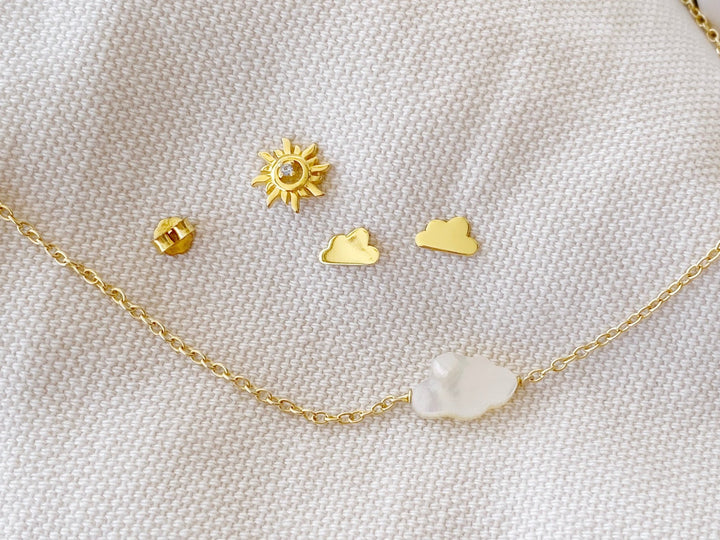 Goldenes Schmuckset mit Wolken und Sonnen von der modernen Schmuckmarke Alicia's Diary
