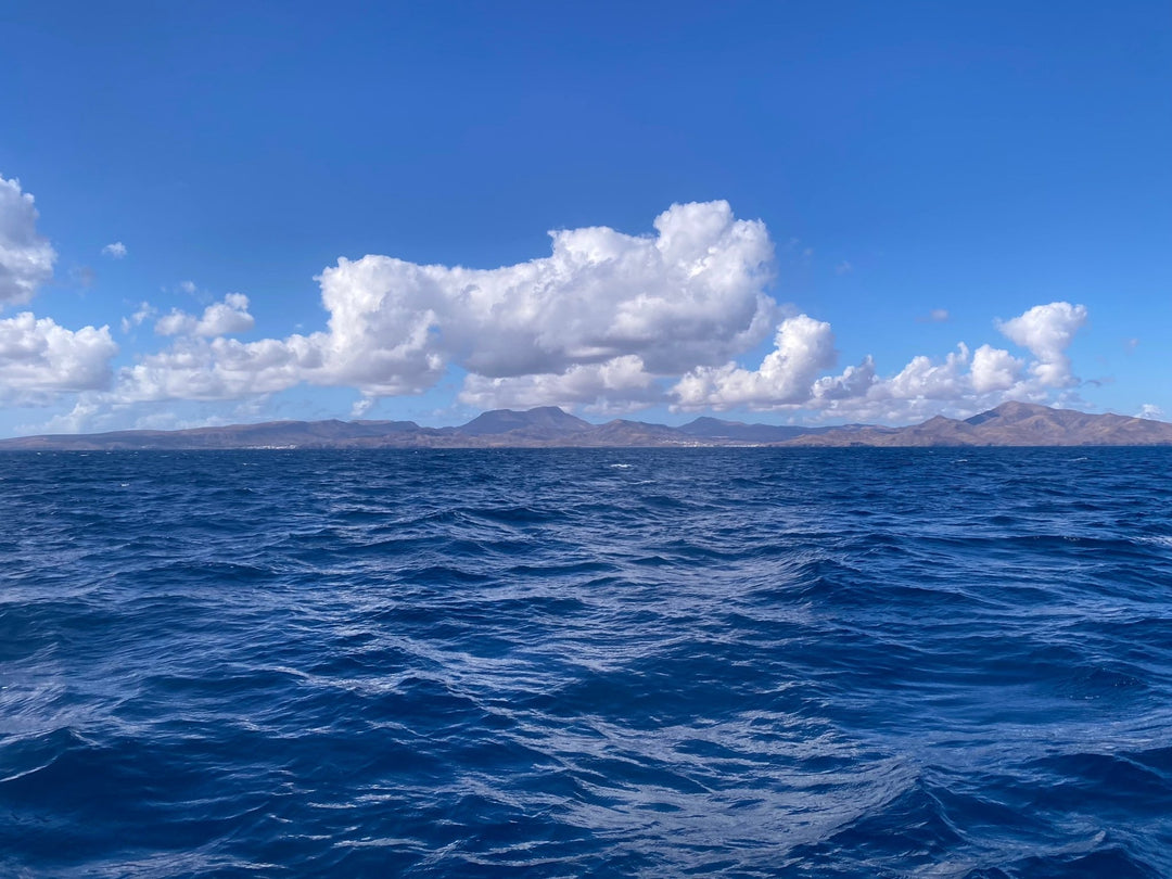 Wolken über Meer vor den Kanaren, Foto vom Segelboot aus, Inspiration für Schmuckmarke Alicia's Diary