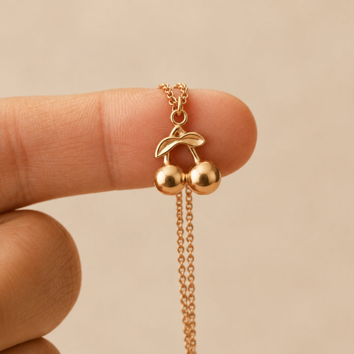 Wasserfeste goldene Halskette aus Edelstahl mit Kirschen-Charm, Kette mit Frucht und Obst, Kirsch Anhänger Schmuck für junge Frauen, Teenager und Kinder