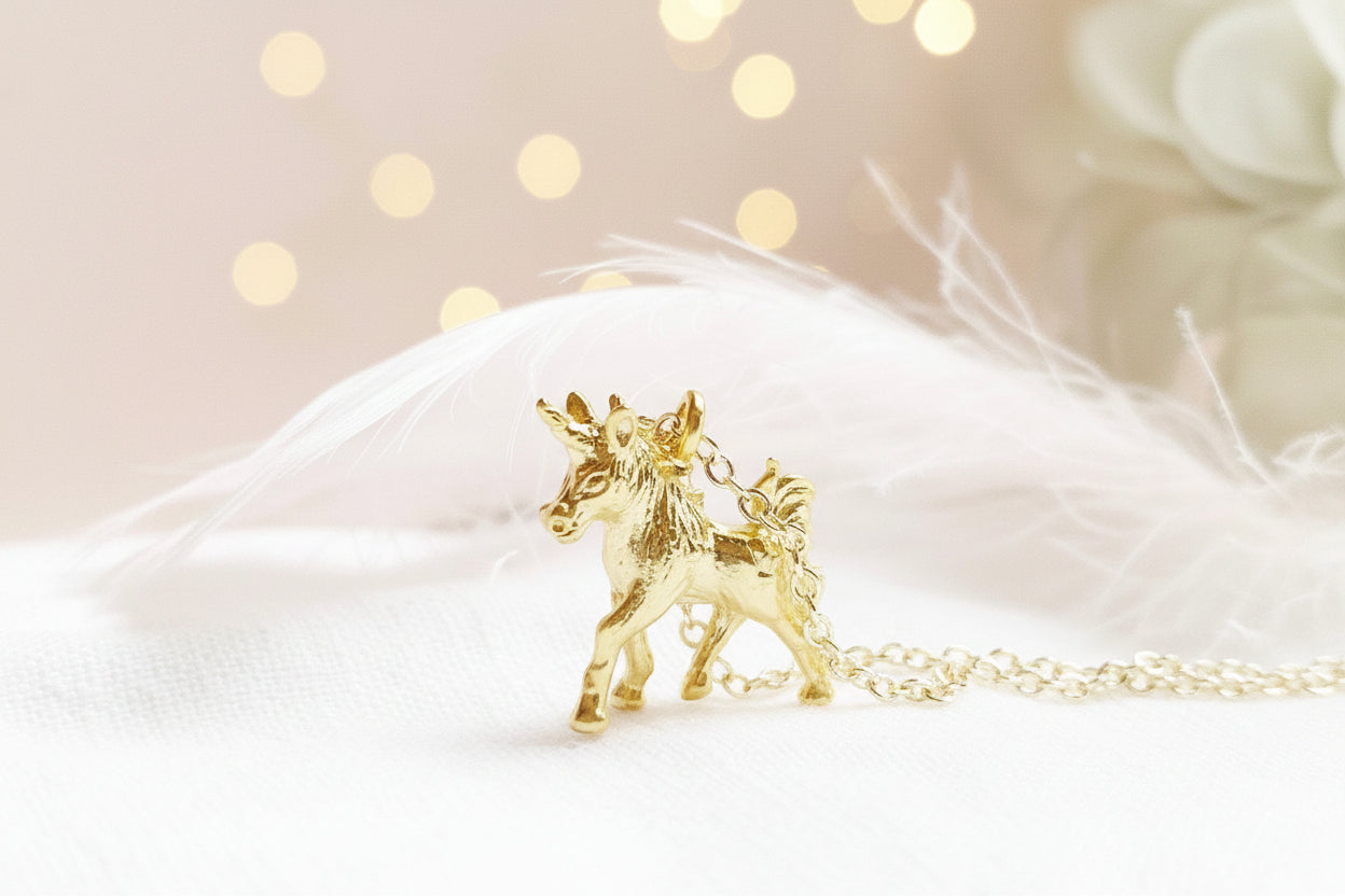 Collar infantil dorado con colgante de unicornio, joyería infantil con caballo, animal, unicornio corriendo, regalo para niñas que empiezan el colegio.