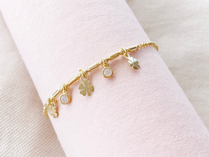 Vergoldetes Silber Armband mit Kleeblatt Anhängern zum Verschenken von Alicia's Diary