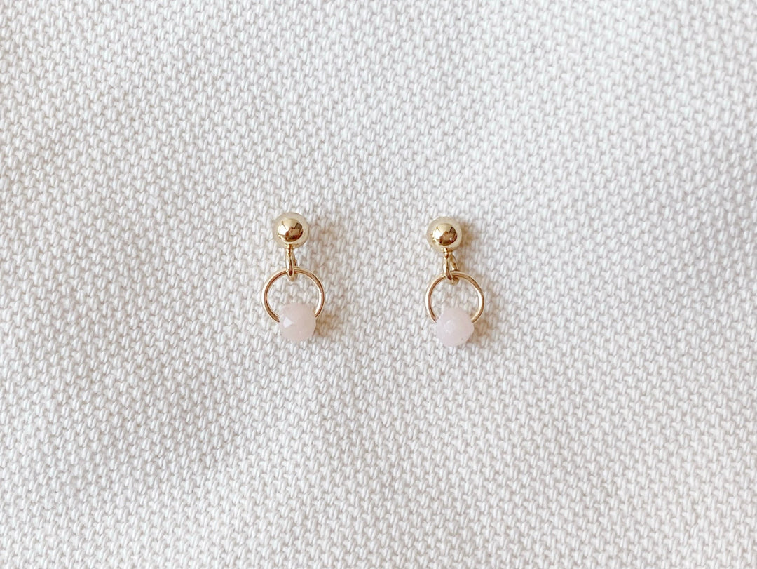 Rosa pinke Opal Ohrringe mit Kugel Ohrstecker aus hautfreundlichem Silber von Beach-Schmuckbrand Alicia's Diary