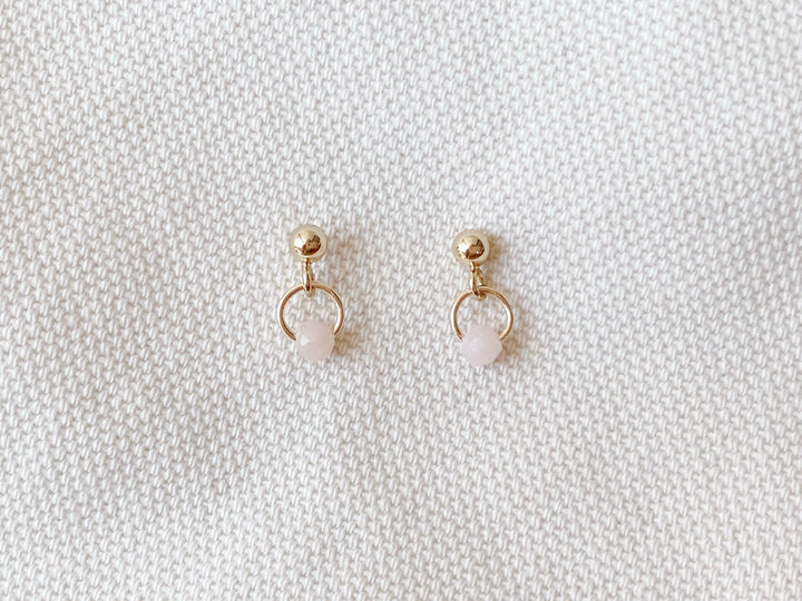 Rosa pinke Opal Ohrringe mit Kugel Ohrstecker aus hautfreundlichem Silber von Beach-Schmuckbrand Alicia's Diary