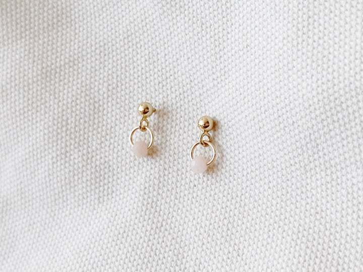 Ohrringe mit Perlen, rosa Perlenschmuck, Ohrstecker mit Kugeln von Alicia's Diary