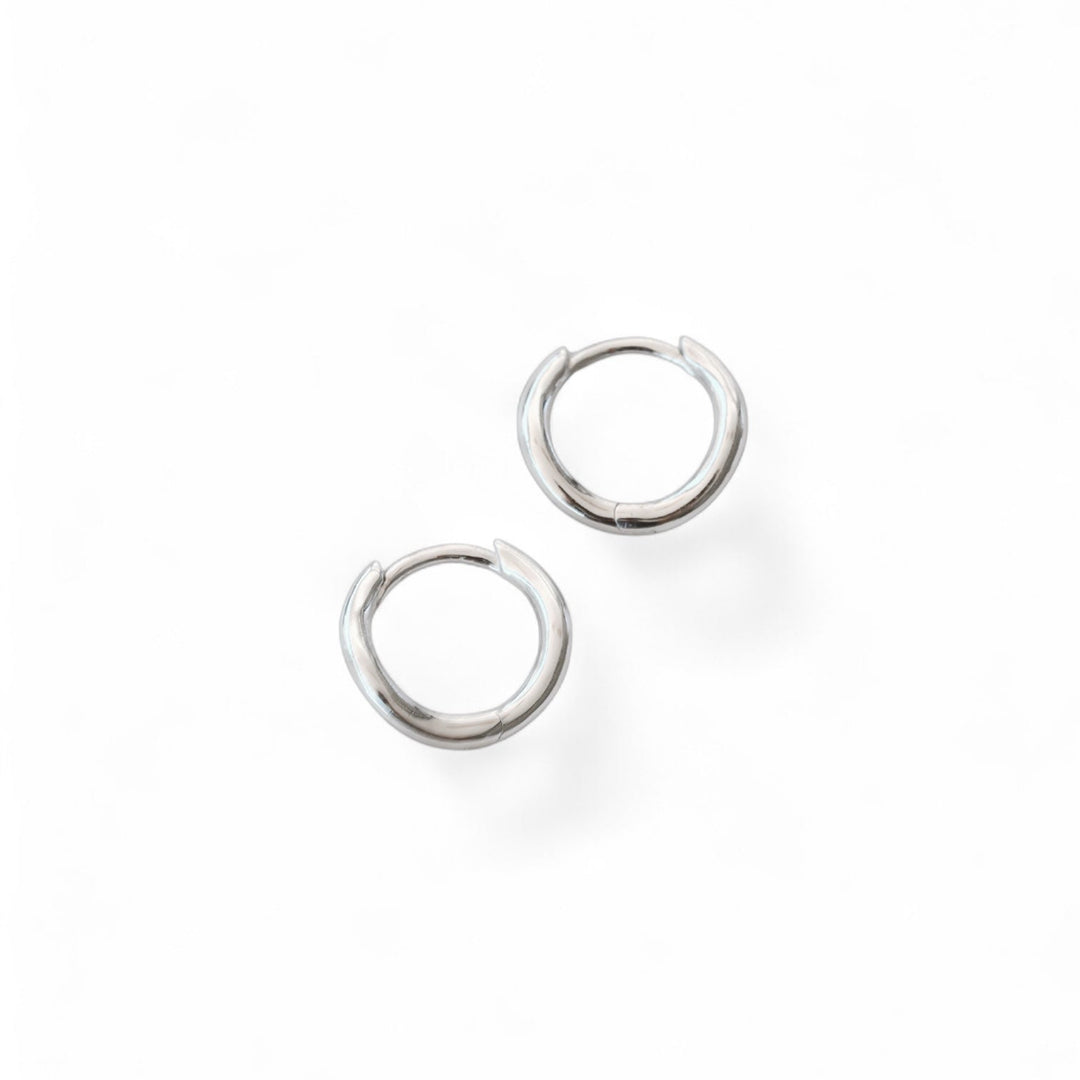 Small wavy hoop earrings for men and women, unisex earrings made of 925 silver by Alicia's Diary