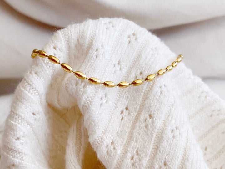 Schönes Edelstahl Armband mit ovalen Perlen für junge Teenager Mädchen, junge Frauen von Alicia's Diary