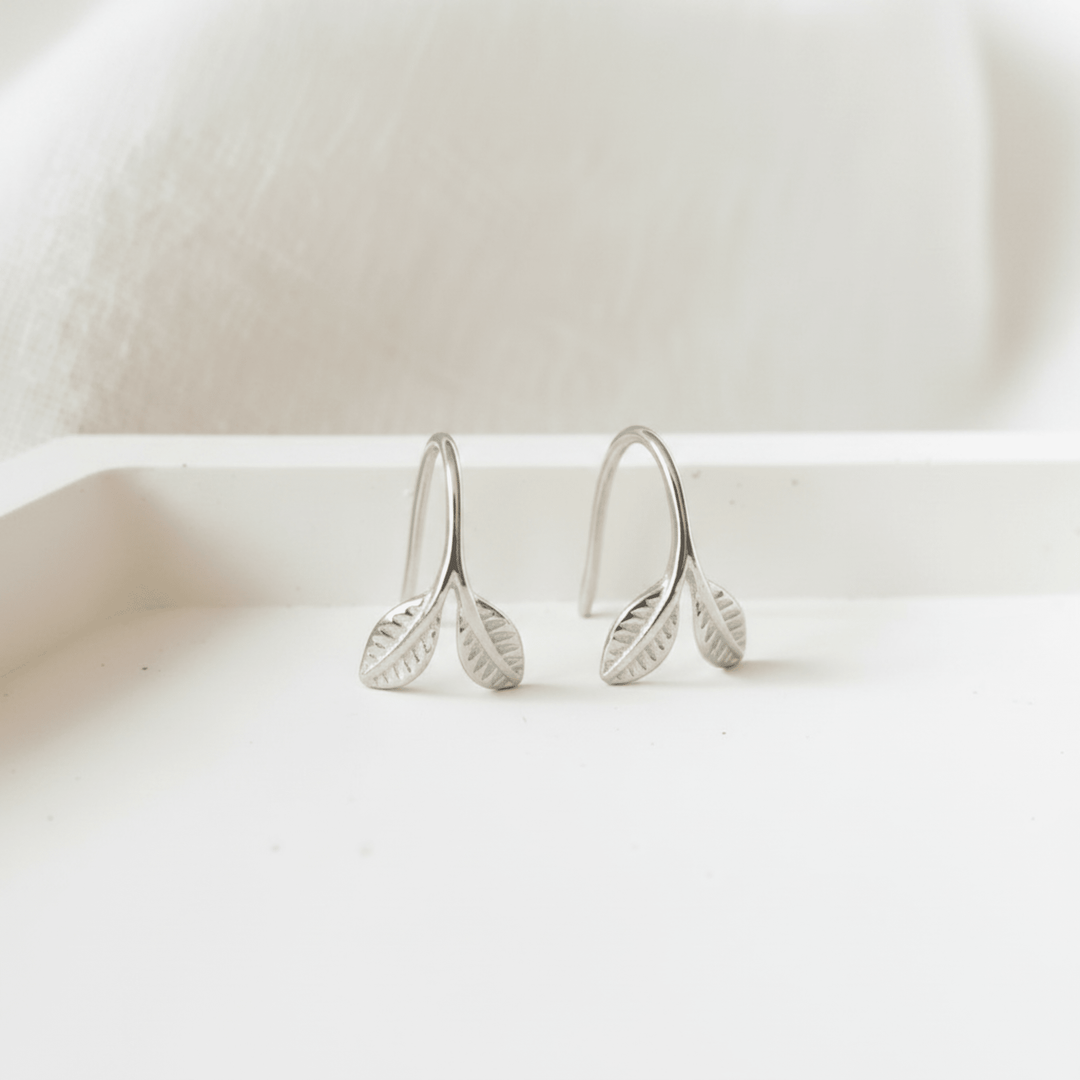 Dezente silberne Ohrhänger mit Blättern, schlichte Ohrringe aus 925 Sterlingsilber, Schmuck für junge Frauen
