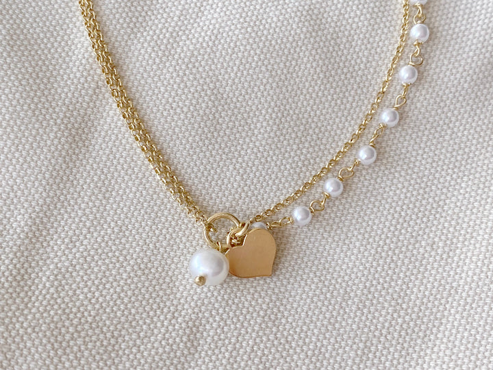 Armband mit zwei Reihen und Herz Anhänger und Perlen, Clean Girl Schmuck Inspo