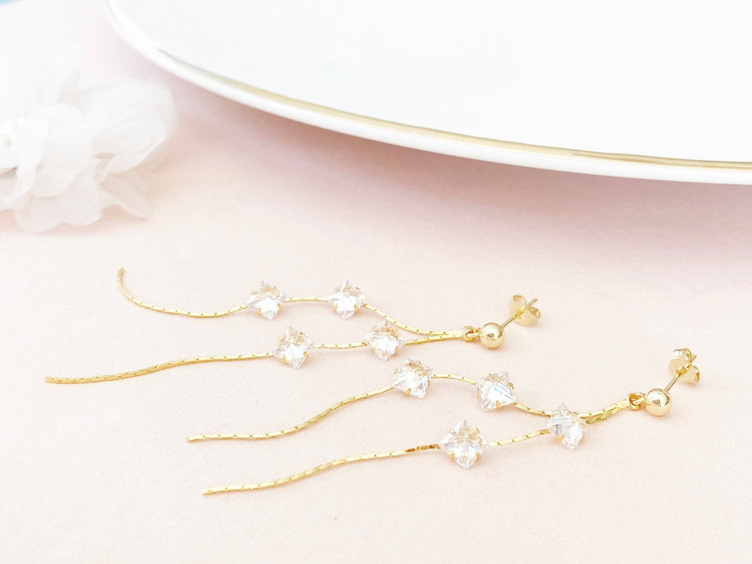 Glamouröse klassische Brautohrringe von Alicia's Diary