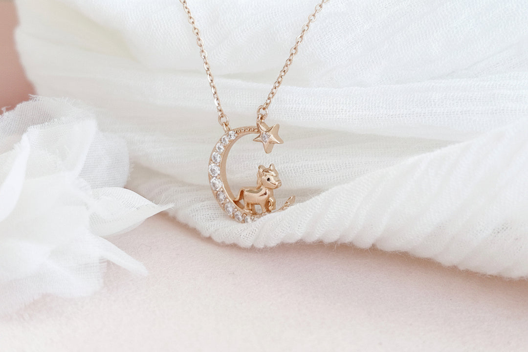 Pferde Halskette aus vergoldetem Silber für Kinder und junge Frauen, Schmuck für Pferdefreunde von Alicia&