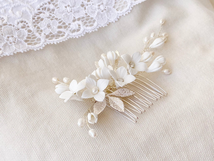 Handgemachte Braut Accessoires, leichter Haarschmuck aus dem Brautshop Alicia's Diary