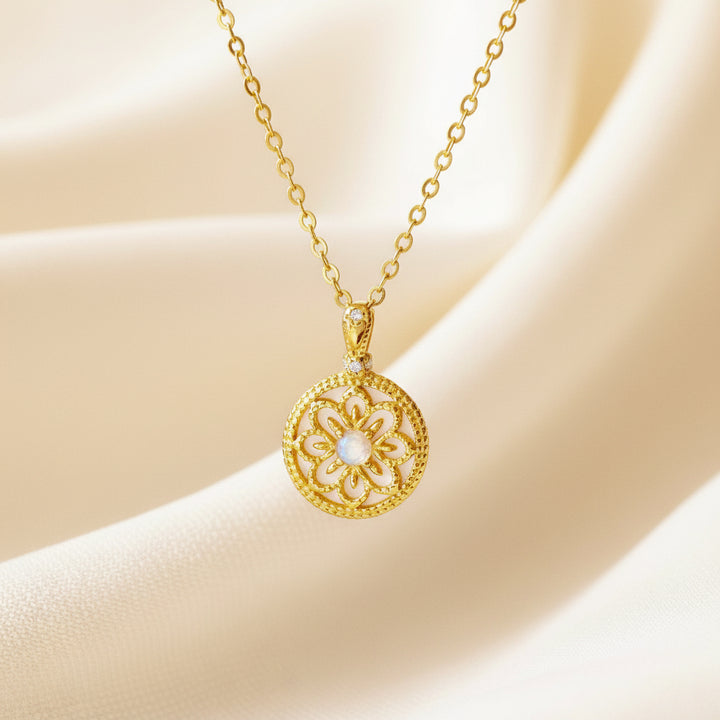 Goldene Halskette aus 925 Silber mit auswändigem Anhänger mit Opal, Zirkon, Blumen Mandala und Perlmutt, Schmuck für junge Frauen