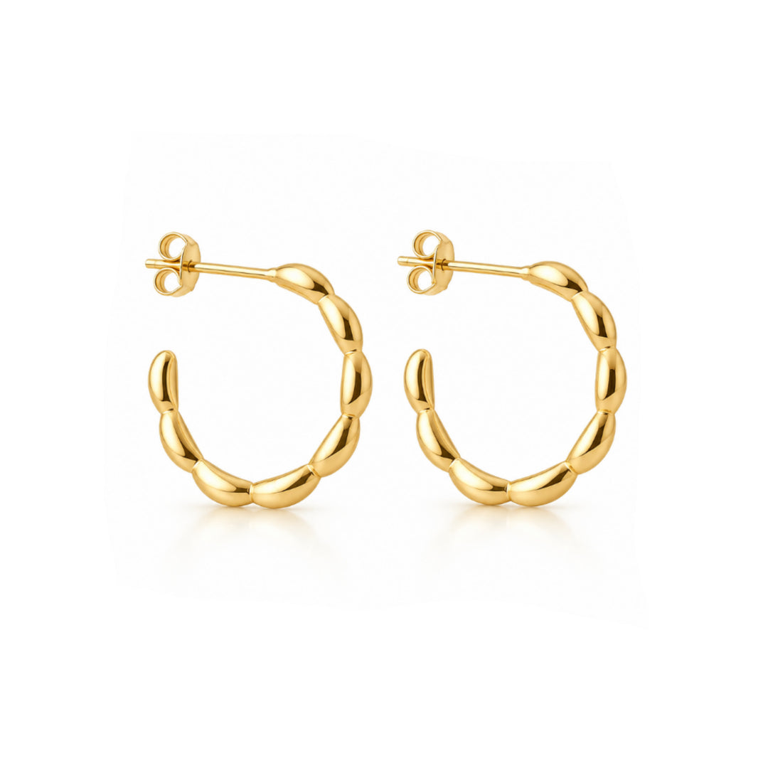 Goldene Boho Creolen mit Kugeln, Creolen Gold mittelgroß im Boho Style, Vintage Schmuck Gold, wasserfeste Gold Ohrringe Perle