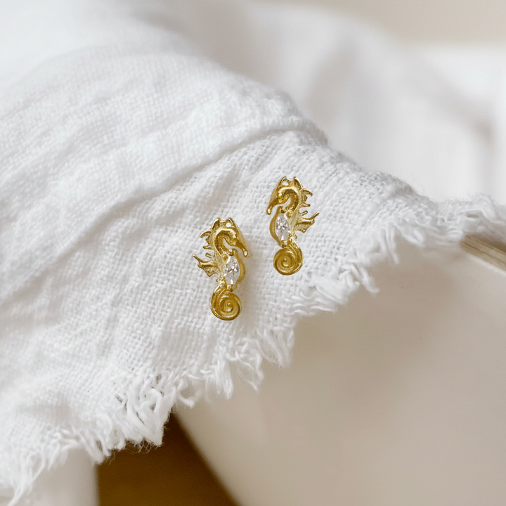 Wasserfeste Ohrstecker mit Stein, goldene Seepferdchen Ohrstecker für Kinder, Teenager und junge Frauen, Sommer Geschenk Frau